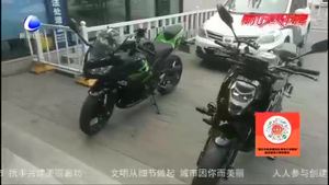 零距離·交通：市交警一大隊嚴(yán)查違法摩托車 開展新一輪專項整治行動
